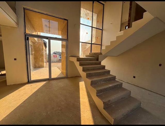 5 BEDROOM HOUSE FOR SALE IN MIDSTREAM HEIGHTS